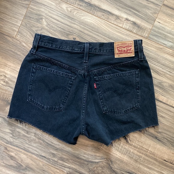 501 Levi shorts - Picture 2 of 6